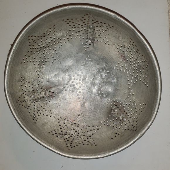 Vintage Metal Baking Set Muffin Baking Pan/ 2 Jell O Mold/ Aluminum Strainer - Picture 6 of 8